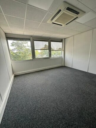 Plus de détails pour 606 Rue Fourny, Buc - Bureau, Industriel à louer