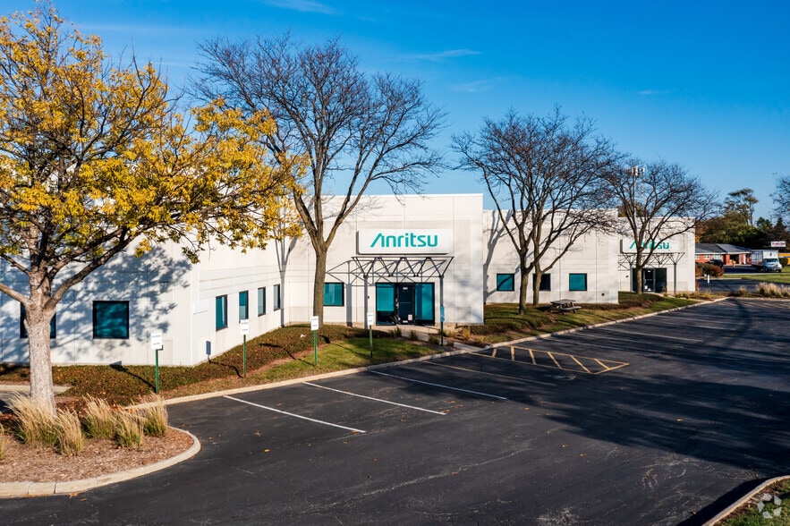 901-951 Cambridge Dr, Elk Grove Village, IL for lease - Building Photo - Image 2 of 7