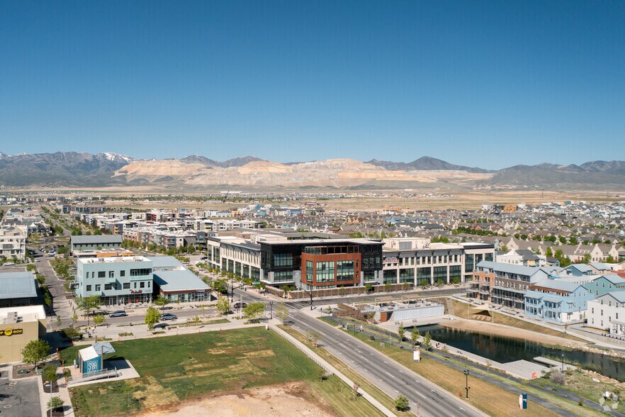 4700 Daybreak View Pky, South Jordan, UT à louer - Photo du bâtiment - Image 3 de 4