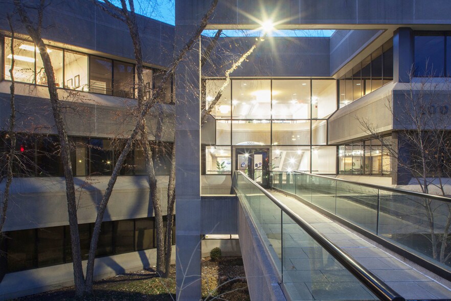 1001 E 101st Ter, Kansas City, MO à louer - Photo du bâtiment - Image 2 de 7