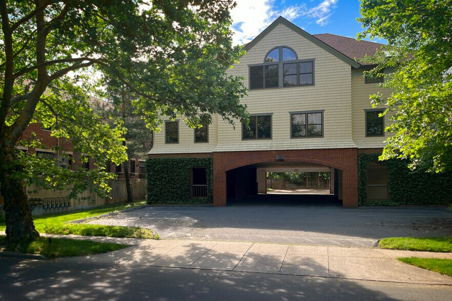 135 Rennell Dr, Southport, CT à vendre - Photo principale - Image 1 de 15