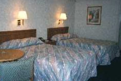 6401 Maccorkle Ave SE, Charleston, WV for sale - Interior Photo - Image 3 of 4