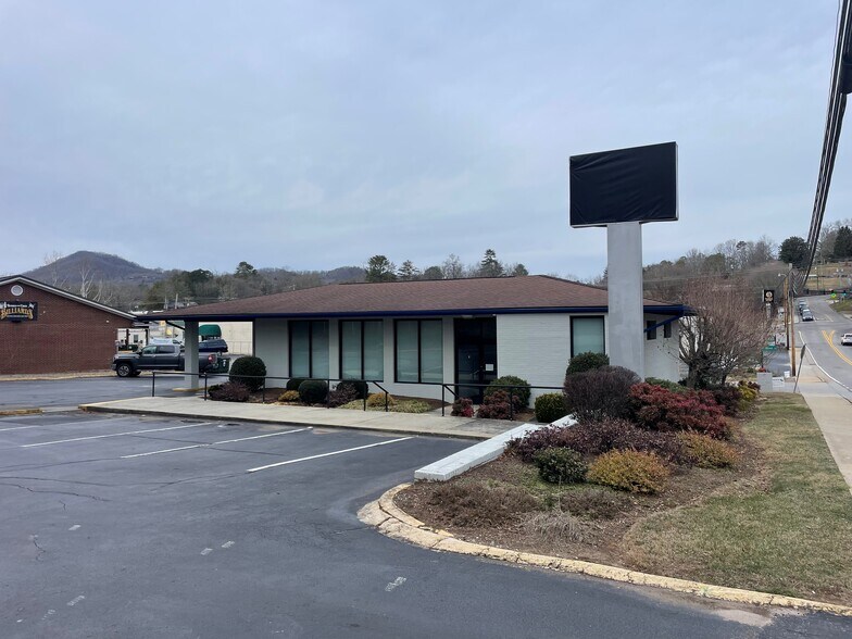 143 Porter St, Franklin, NC for sale - Building Photo - Image 2 of 2