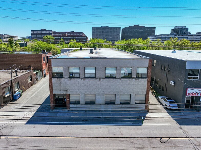 350 Rue De Port-Royal O, Montréal, QC à vendre - Photo du bâtiment - Image 3 de 10