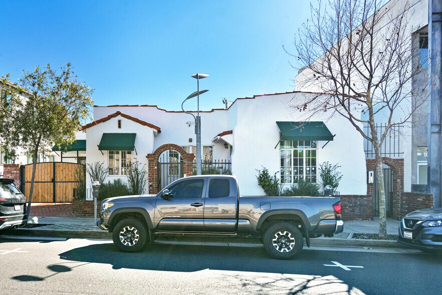 1020 Pico Blvd, Santa Monica, CA à louer - Photo du bâtiment - Image 2 de 17