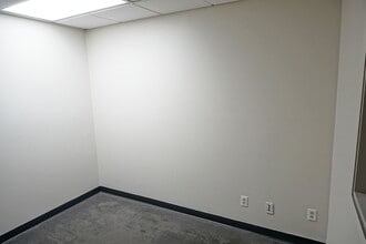 639 S Glenwood Pl, Burbank, CA for lease Interior Photo- Image 2 of 8