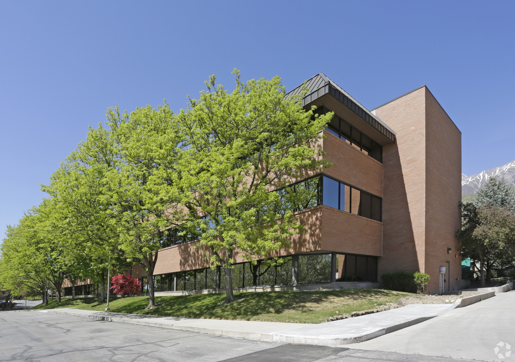 701-799 E Timpanogos Pky, Orem, UT for lease Primary Photo- Image 1 of 39