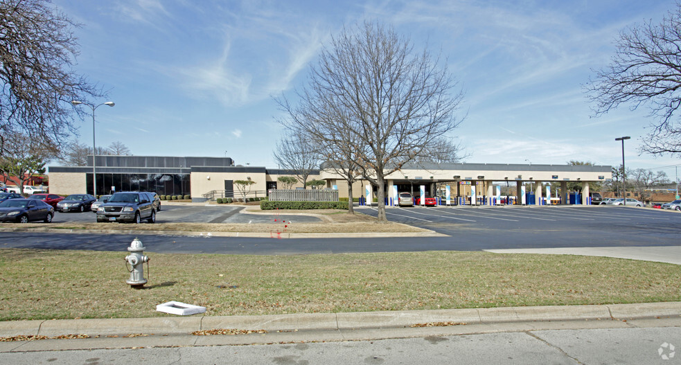 700 W Arkansas Ln, Arlington, TX for sale - Building Photo - Image 1 of 1