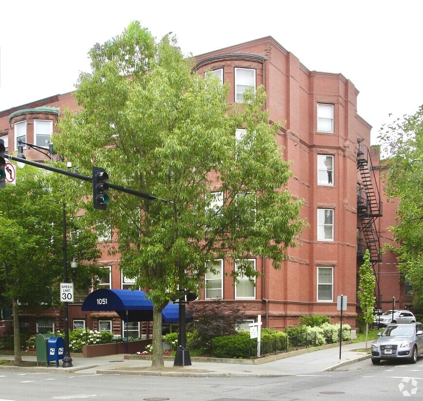 1051 Beacon St, Brookline, MA à vendre Photo du bâtiment- Image 1 de 1