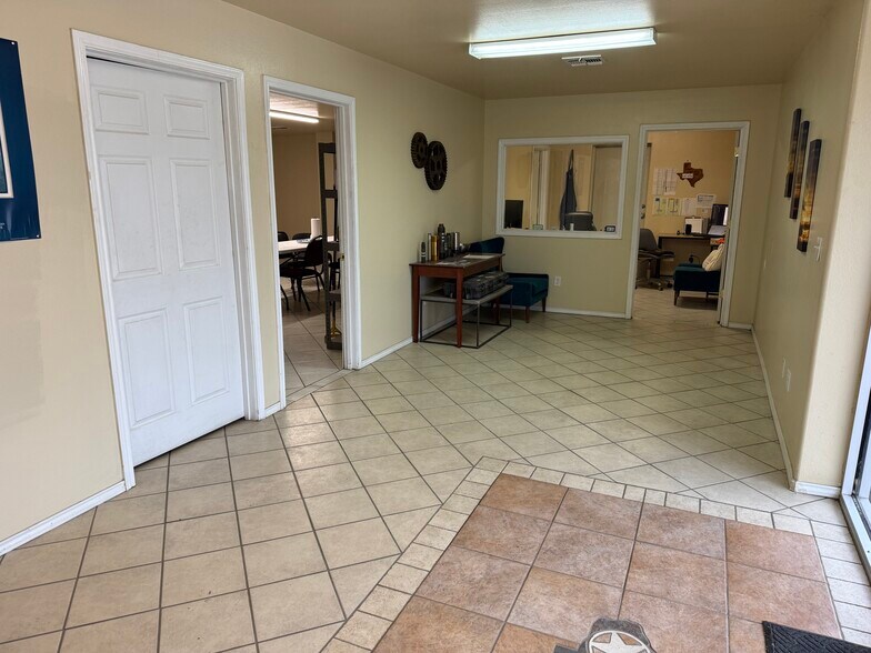 115 Wyoming Blvd, Pleasanton, TX à louer - Photo du bâtiment - Image 2 de 21