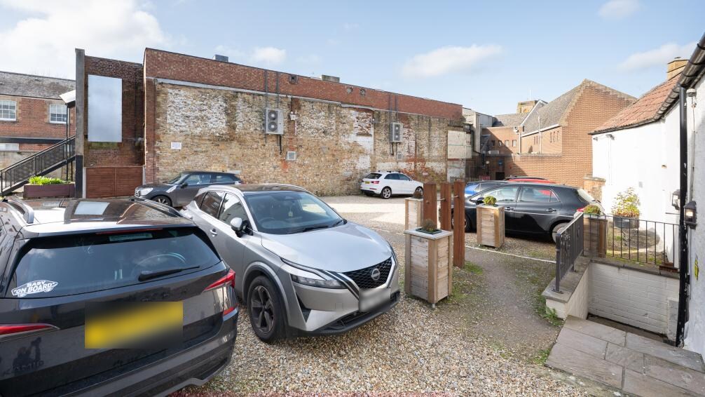 15 High St, Yeovil for sale Primary Photo- Image 1 of 3