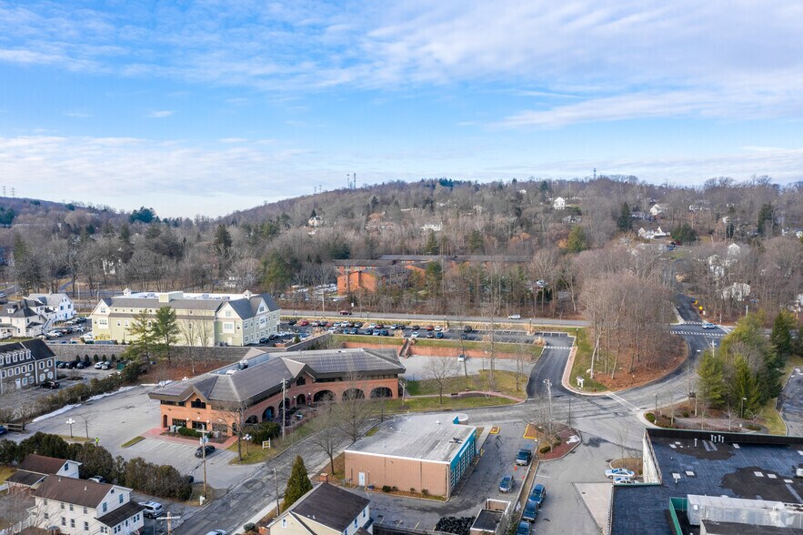 345 Kear St, Yorktown Heights, NY à louer - Aérien - Image 3 de 4