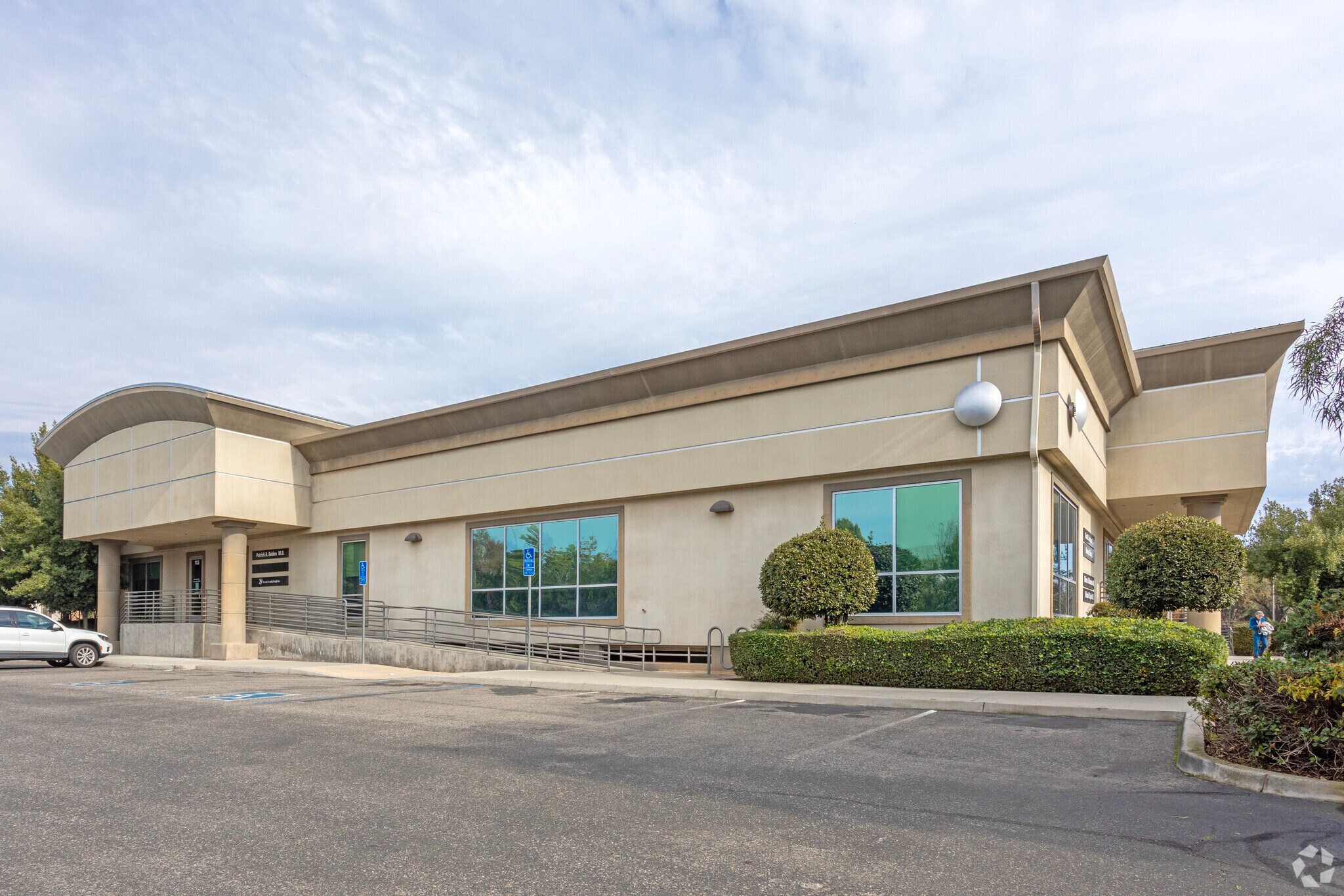 1275 E Spruce Ave, Fresno, CA for lease Primary Photo- Image 1 of 4