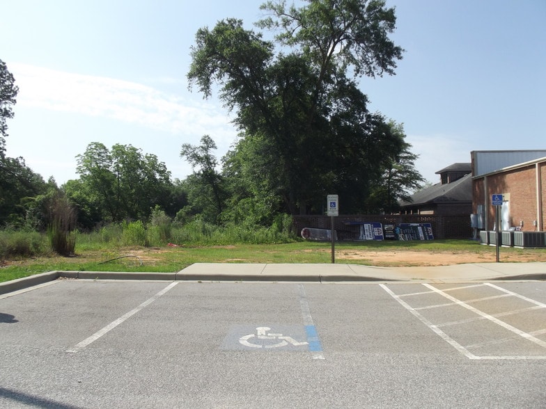 693 Bultman Dr, Sumter, SC à vendre - Photo du bâtiment - Image 2 de 5