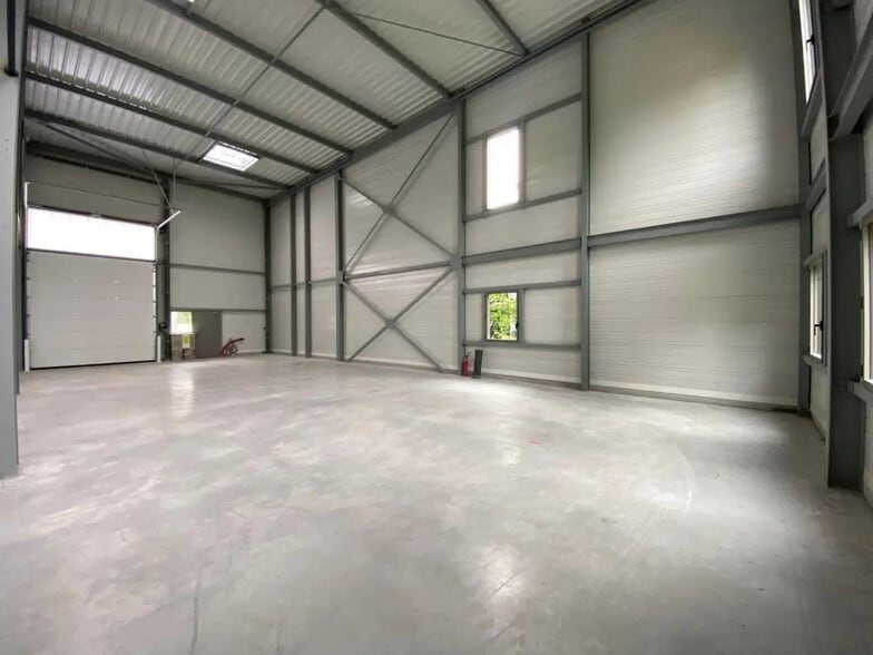 Flex in Saint-Genis-Laval for sale - Interior Photo - Image 2 of 5