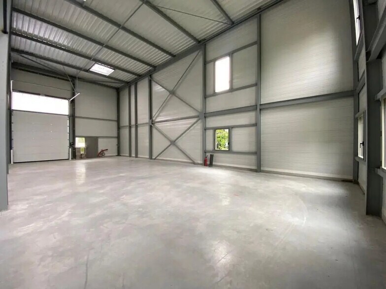 Local d'activités dans Saint-Genis-Laval à vendre - Photo intérieure - Image 2 de 5