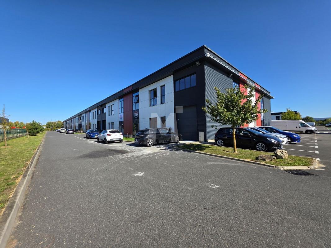 Flex in Lieusaint for lease Building Photo- Image 1 of 11