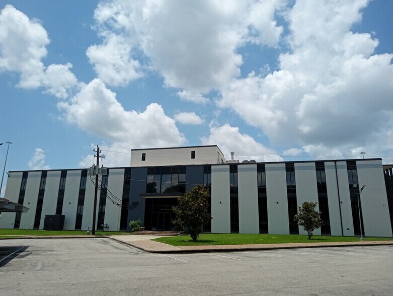 7141 Office City Dr, Houston, TX à louer - Photo du bâtiment - Image 1 de 13