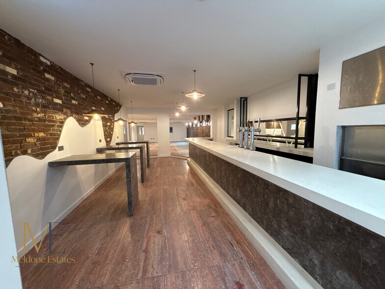 68-69 High St, Gravesend à louer - Photo du bâtiment - Image 2 de 37