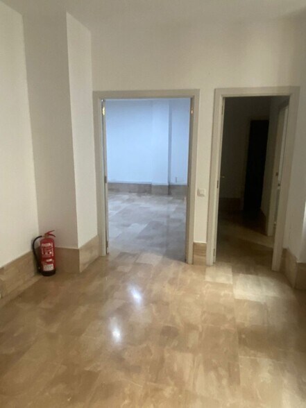 Office in València for lease - Building Photo - Image 2 of 24