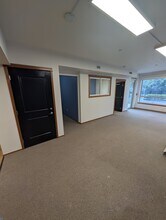 2630 77th Ave SE, Mercer Island, WA for lease Interior Photo- Image 2 of 6