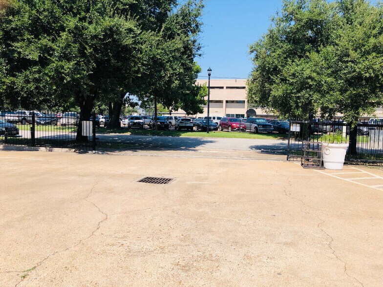 2105 Jackson St, Houston, TX à louer - Photo du bâtiment - Image 3 de 26