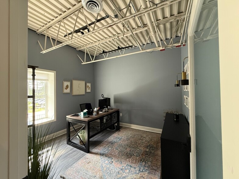 540 Main St, Hyannis, MA for sale - Interior Photo - Image 3 of 8