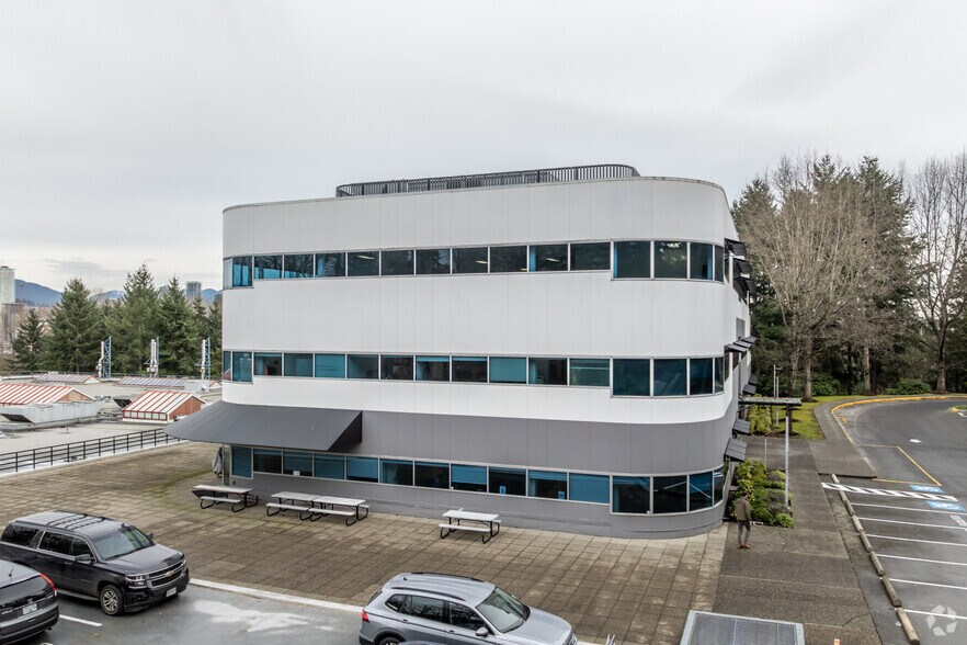 4225 Kincaid St, Burnaby, BC à vendre - Photo du bâtiment - Image 2 de 7
