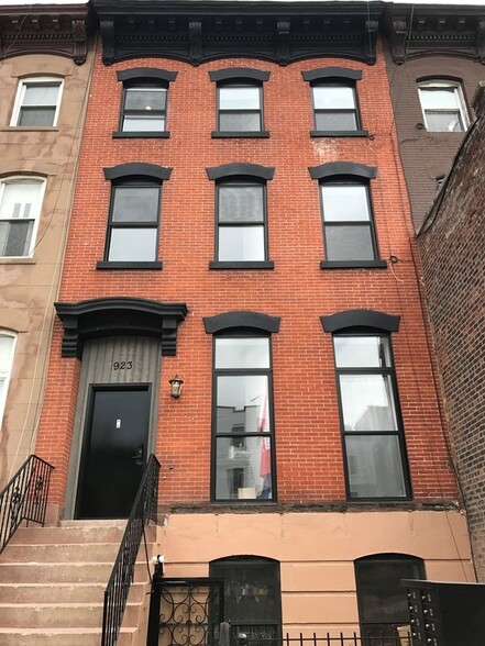 923 Bedford Ave, Brooklyn, NY for sale - Building Photo - Image 1 of 1