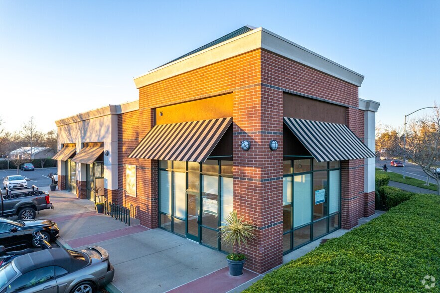 2151 Cowell Blvd, Davis, CA à louer - Photo principale - Image 1 de 3