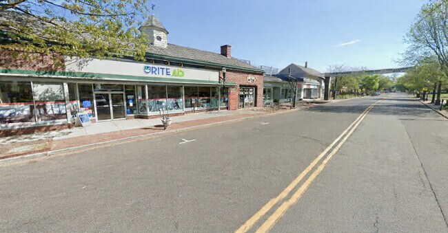 Plus de détails pour 121 W Main St, Moorestown, NJ - Bureau/Commerce de détail, Commerce de détail à louer