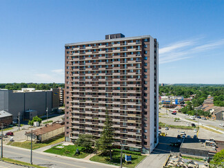 Plus de détails pour 360 Croydon Ave, Ottawa, ON - Vente au détail à louer