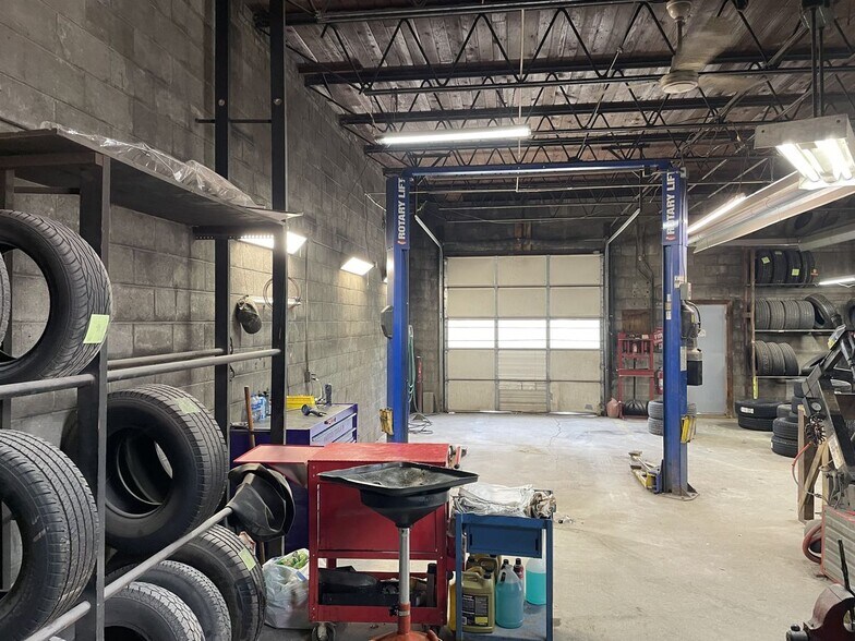 631 Gratiot Ave, Saginaw, MI à vendre - Photo intérieure - Image 3 de 12