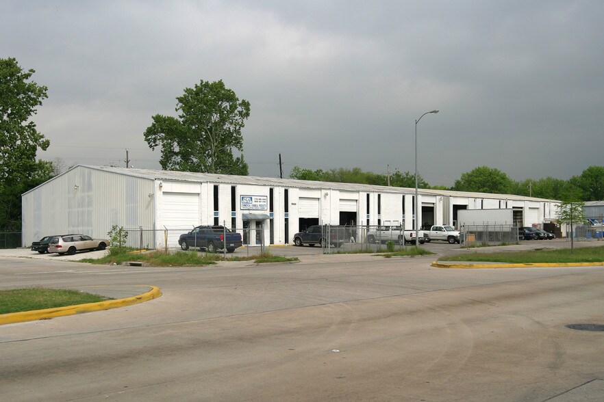 5427-5441 Gessner Rd, Houston, TX à louer - Photo du bâtiment - Image 2 de 13