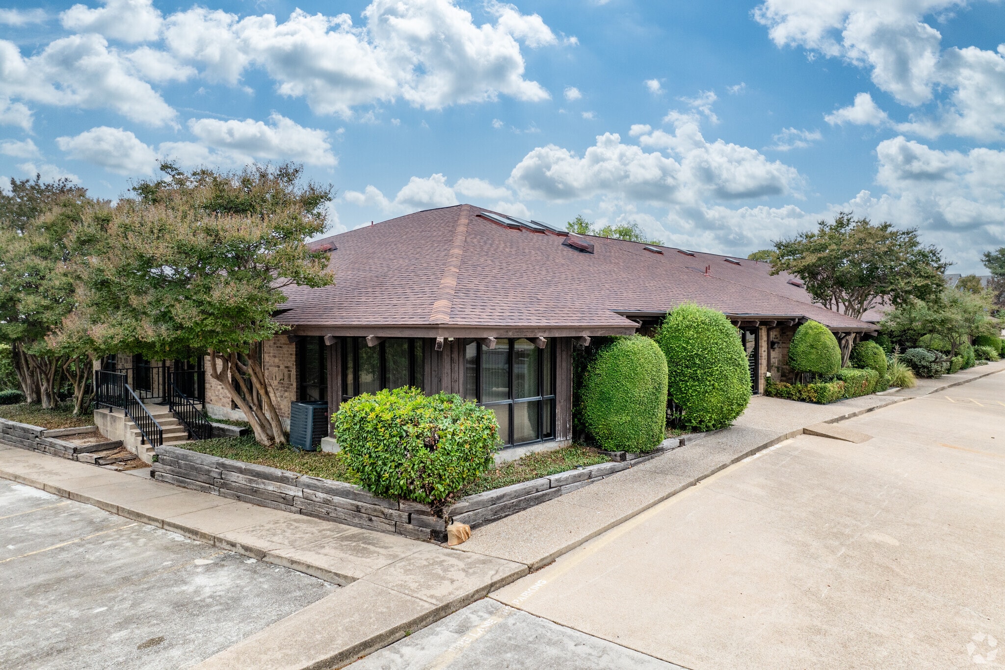 1721 Cimarron Trl, Hurst, TX for lease Building Photo- Image 1 of 8