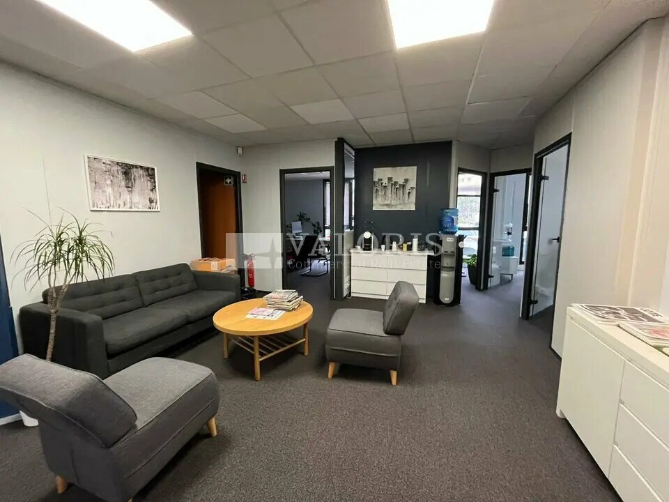 Office in Aix-en-Provence for lease Interior Photo- Image 1 of 14