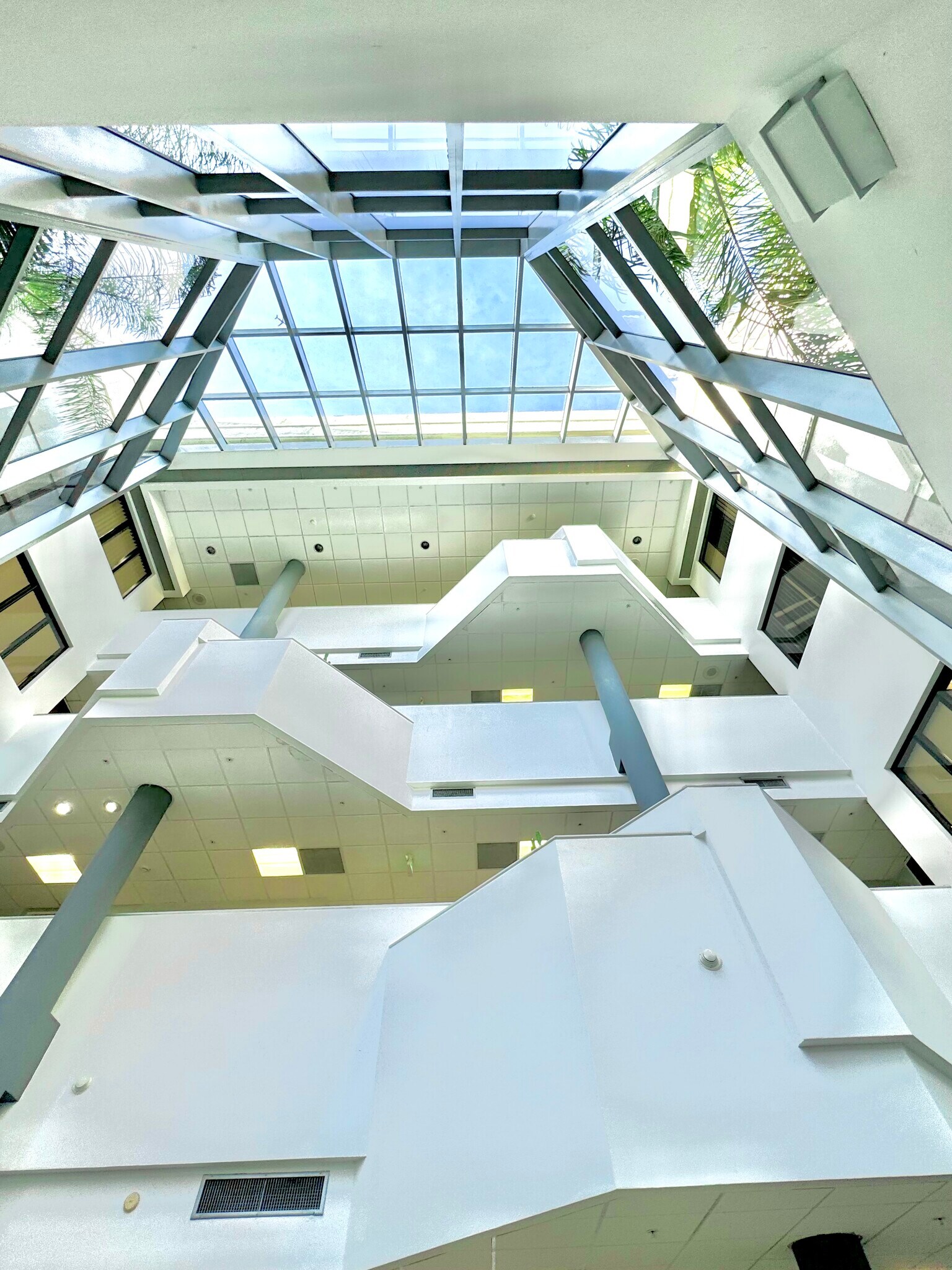 9050 Pines Blvd, Pembroke Pines, FL à louer Photo intérieure- Image 1 de 21