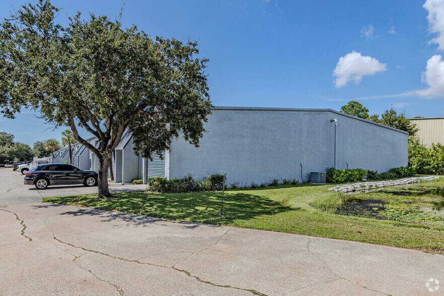11999 N 49th St, Clearwater, FL à louer - Photo du bâtiment - Image 3 de 4