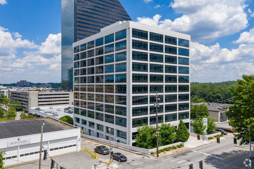 3355 Lenox Rd NE, Atlanta, GA à louer - Photo du bâtiment - Image 3 de 28