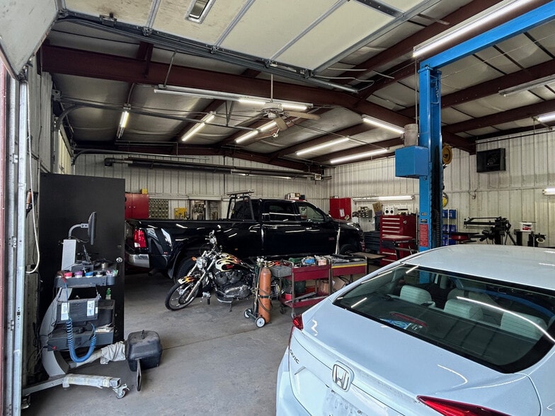 1177 E 9th St, Eddystone, PA for sale - Interior Photo - Image 2 of 6