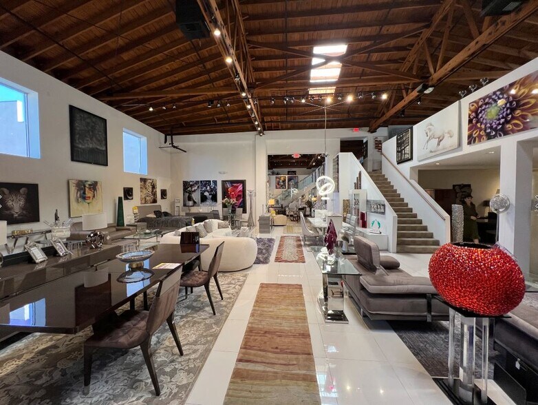 757 N La Brea Ave, Los Angeles, CA à louer - Photo du bâtiment - Image 3 de 20