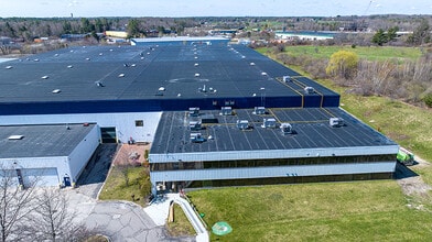 7 Rand Rd, Portland, ME à louer Photo du bâtiment- Image 2 de 4