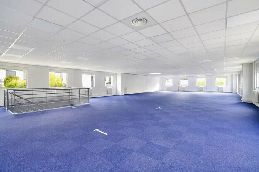 Office in Lognes for lease - Interior Photo - Image 2 of 7