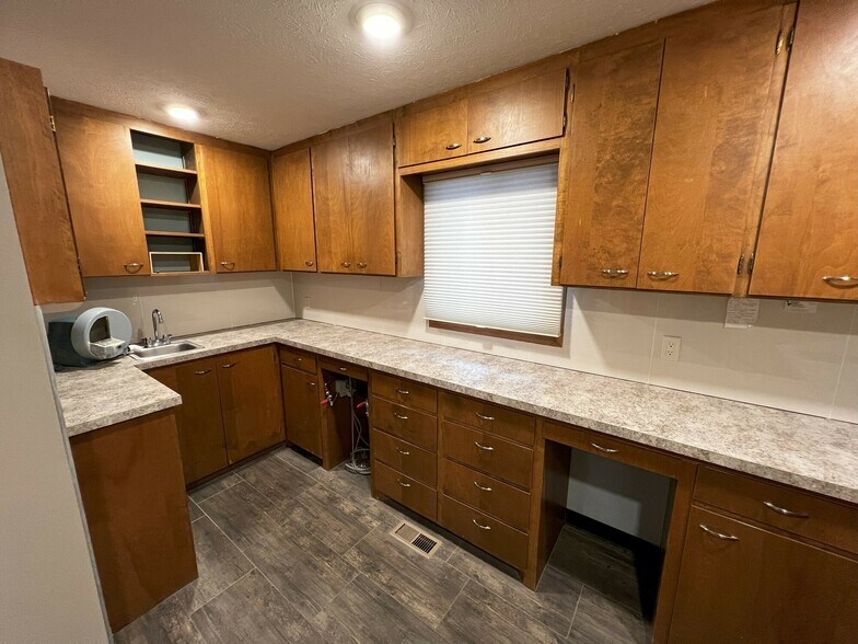 622 N Burlington Ave, York, NE à vendre - Photo du bâtiment - Image 3 de 6