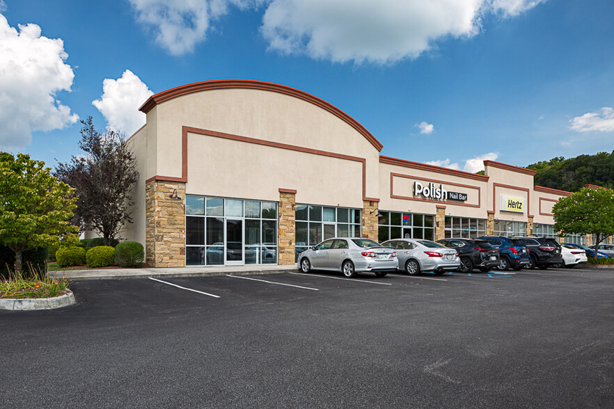 2637 E Stone Dr, Kingsport, TN for lease - Building Photo - Image 1 of 8