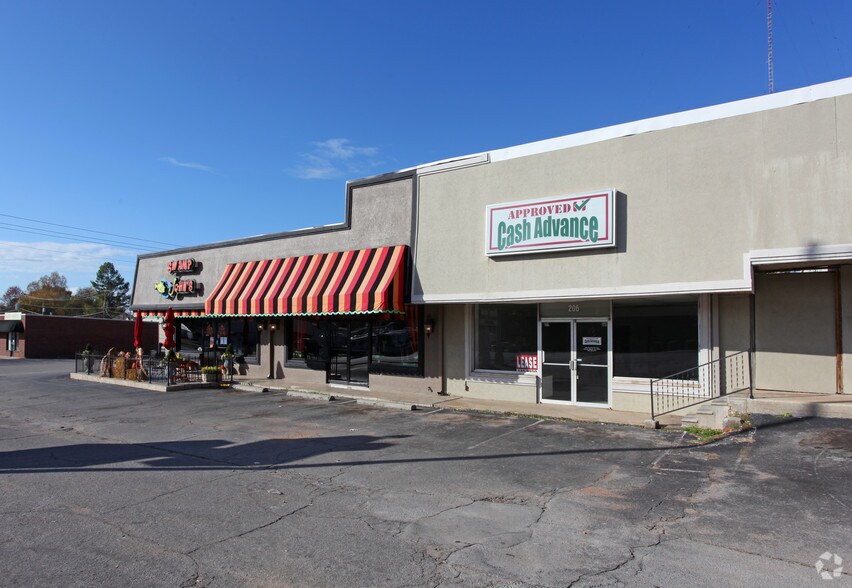 208-210 Woodward Ave, Muscle Shoals, AL à louer - Photo du bâtiment - Image 2 de 2