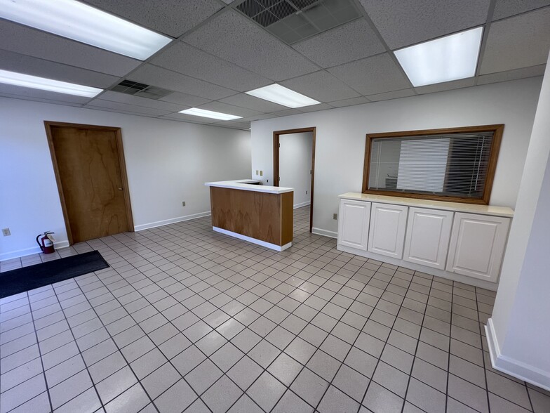 2516 Two Notch Rd, Columbia, SC for lease - Interior Photo - Image 2 of 8