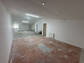 108 Salamander St, Edinburgh for lease Interior Photo- Image 2 of 8