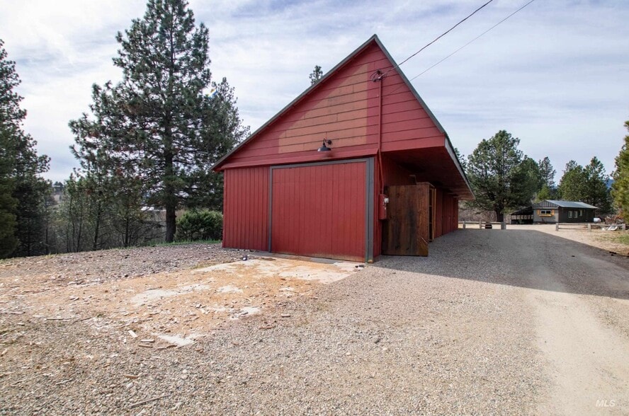 64 Messick Ln, Garden Valley, ID à vendre - Photo du bâtiment - Image 2 de 8