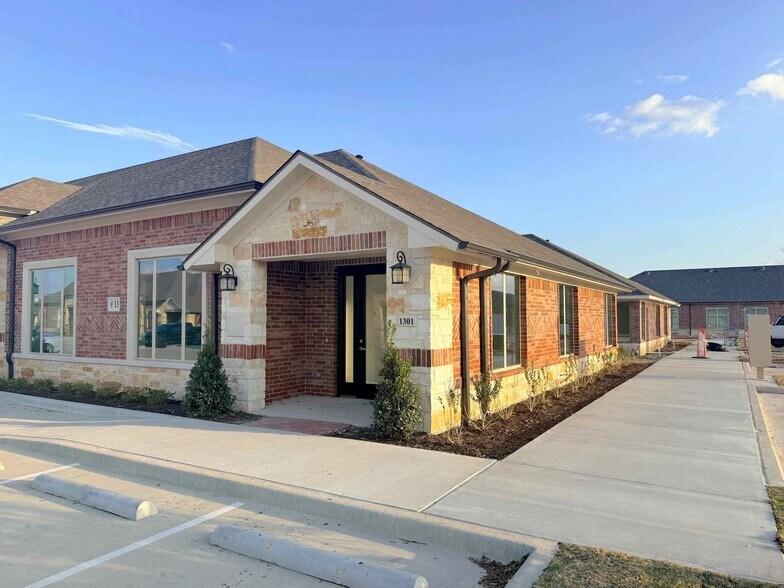 7774 Preston Rd, Frisco, TX à louer - Photo du bâtiment - Image 3 de 5